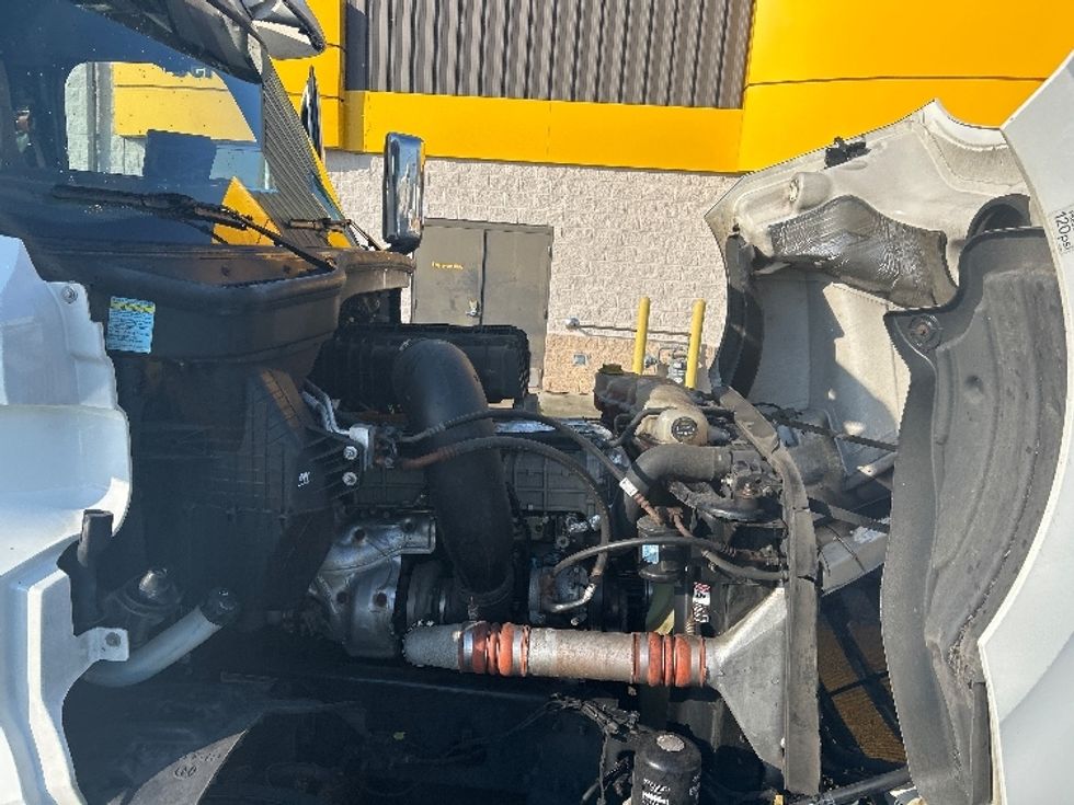 Day Cab Tractor-Heavy Duty Tractors-Freightliner-2020-T12642ST-Chicopee-MA-549,613\n\t\tmiles-$ 28,000 - Image 15