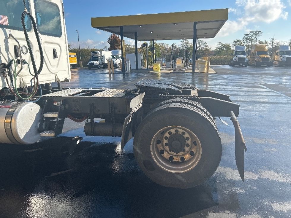 Day Cab Tractor-Heavy Duty Tractors-Freightliner-2020-T12642ST-Chicopee-MA-549,613\n\t\tmiles-$ 28,000 - Image 17