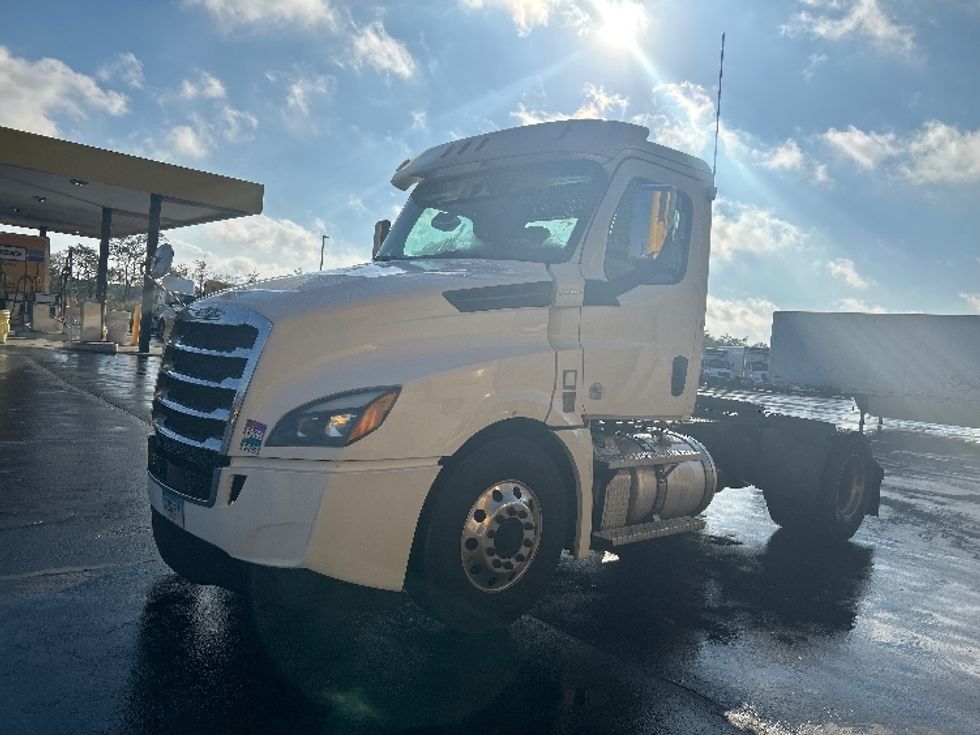 Day Cab Tractor-Heavy Duty Tractors-Freightliner-2020-T12642ST-Chicopee-MA-549,613\n\t\tmiles-$ 28,000 - Image 3