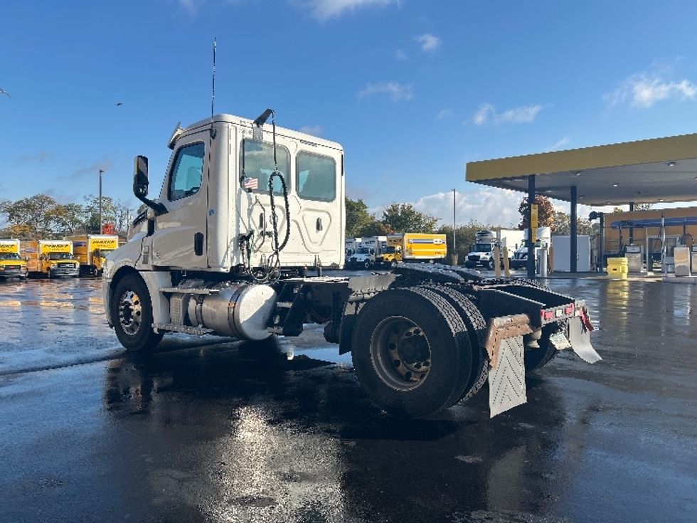 Day Cab Tractor-Heavy Duty Tractors-Freightliner-2020-T12642ST-Chicopee-MA-549,613\n\t\tmiles-$ 28,000 - Image 5