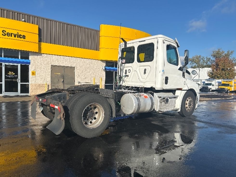 Day Cab Tractor-Heavy Duty Tractors-Freightliner-2020-T12642ST-Chicopee-MA-549,613\n\t\tmiles-$ 28,000 - Image 7