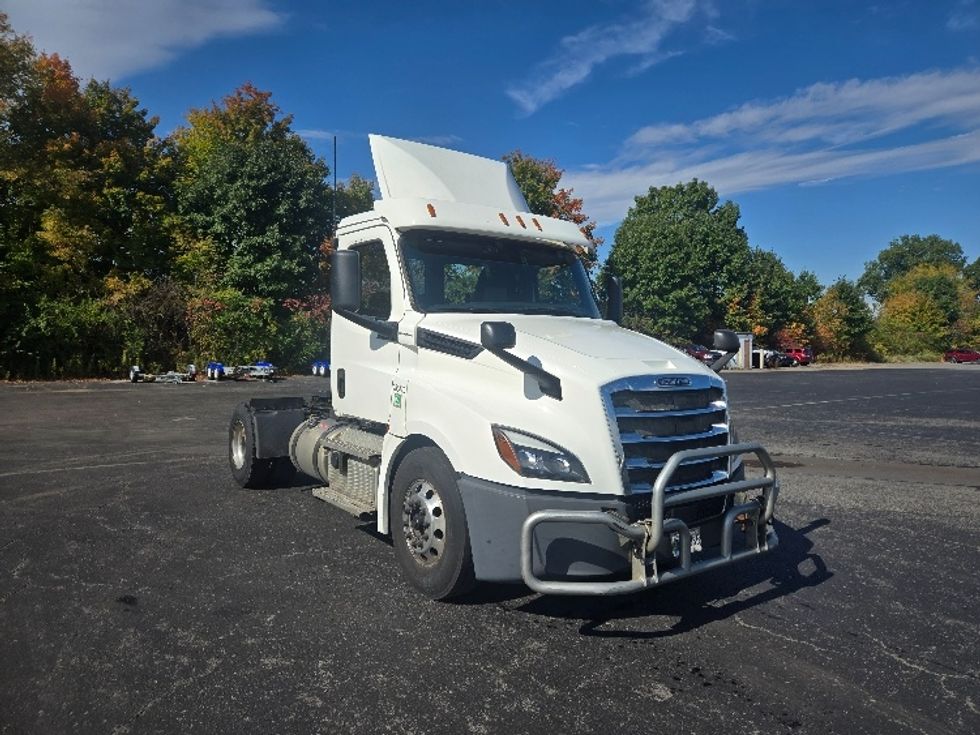 Day Cab Tractor-Heavy Duty Tractors-Freightliner-2020-T12642ST-Clearfield-PA-496,301\n\t\tmiles-$ 30,250 - Image 1