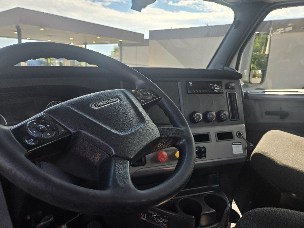 Day Cab Tractor-Heavy Duty Tractors-Freightliner-2020-T12642ST-Clearfield-PA-496,301\n\t\tmiles-$ 30,250 - Image 10