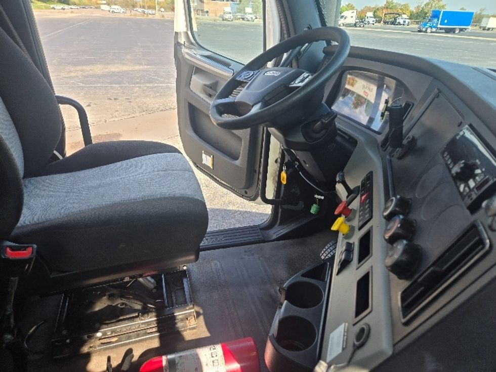 Day Cab Tractor-Heavy Duty Tractors-Freightliner-2020-T12642ST-Clearfield-PA-496,301\n\t\tmiles-$ 30,250 - Image 14