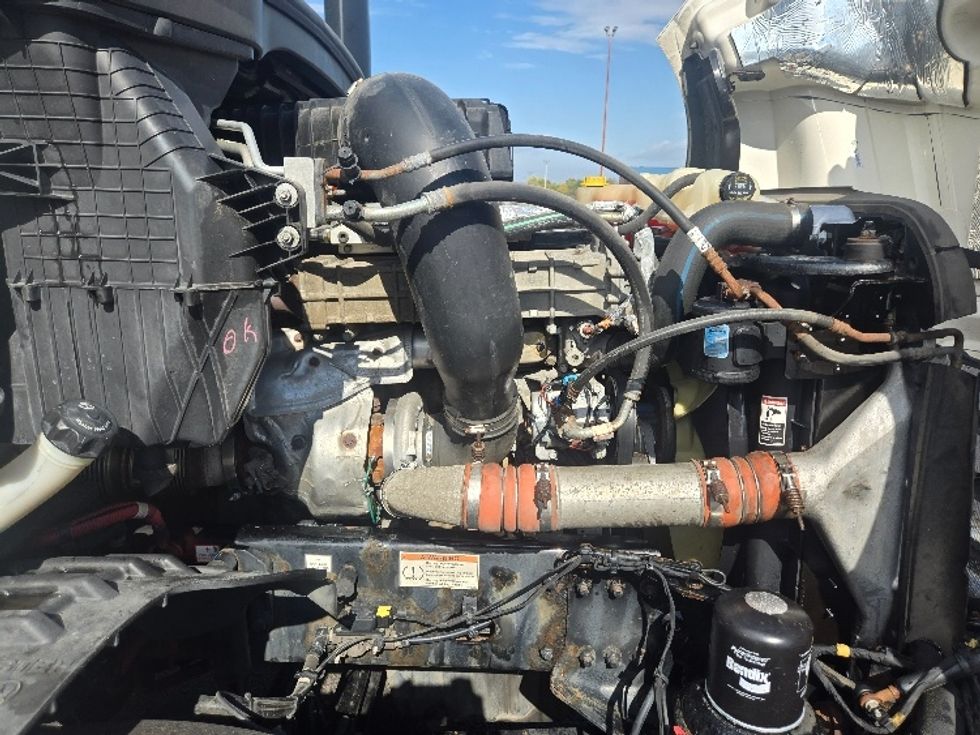 Day Cab Tractor-Heavy Duty Tractors-Freightliner-2020-T12642ST-Clearfield-PA-496,301\n\t\tmiles-$ 30,250 - Image 15