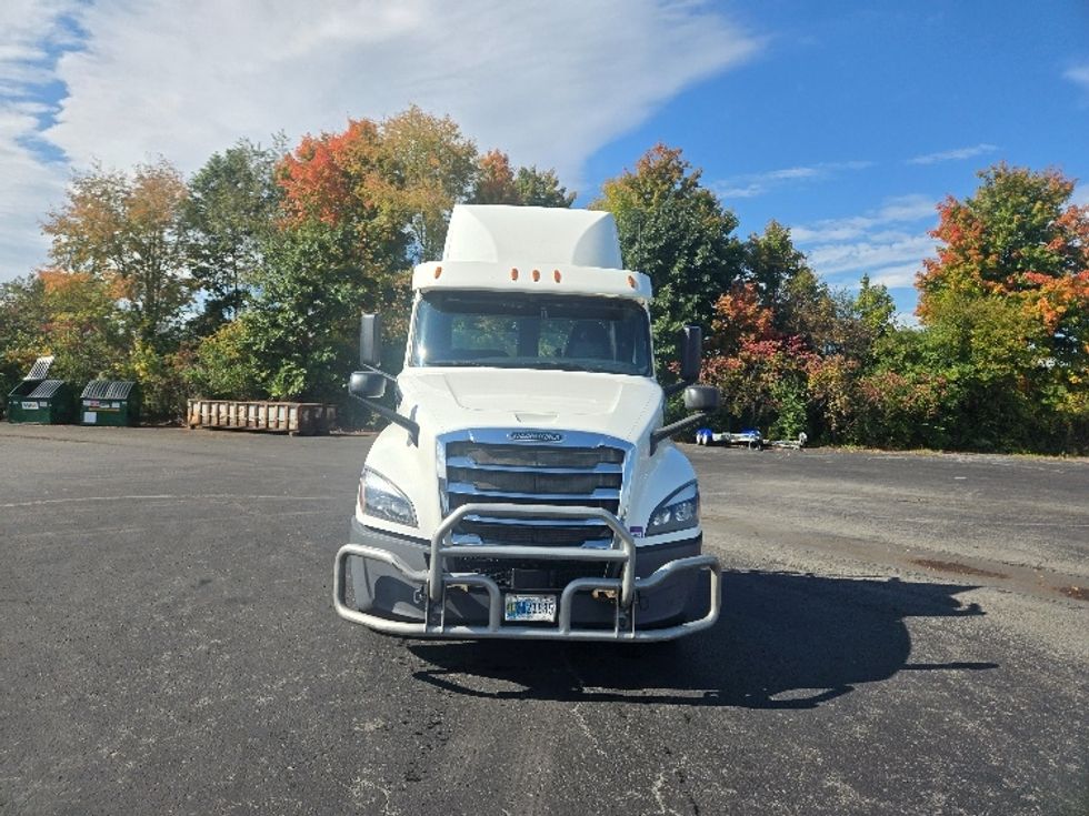 Day Cab Tractor-Heavy Duty Tractors-Freightliner-2020-T12642ST-Clearfield-PA-496,301\n\t\tmiles-$ 30,250 - Image 2
