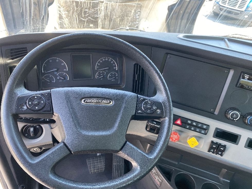 Day Cab Tractor-Heavy Duty Tractors-Freightliner-2020-T12642ST-Cleveland-TN-176,005\n\t\tmiles-$ 55,000 - Image 11