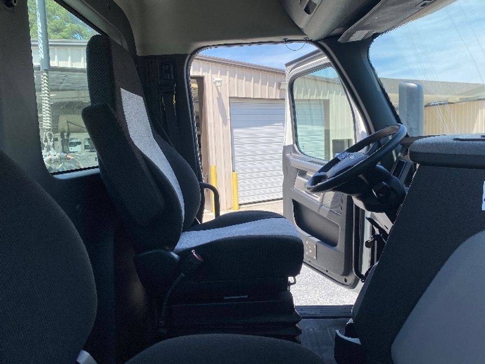 Day Cab Tractor-Heavy Duty Tractors-Freightliner-2020-T12642ST-Cleveland-TN-176,005\n\t\tmiles-$ 55,000 - Image 14