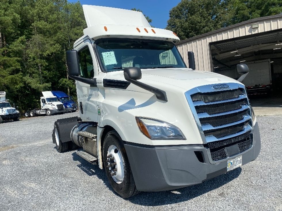 Day Cab Tractor-Heavy Duty Tractors-Freightliner-2020-T12642ST-Cleveland-TN-432,621\n\t\tmiles-$ 37,250 - Image 1