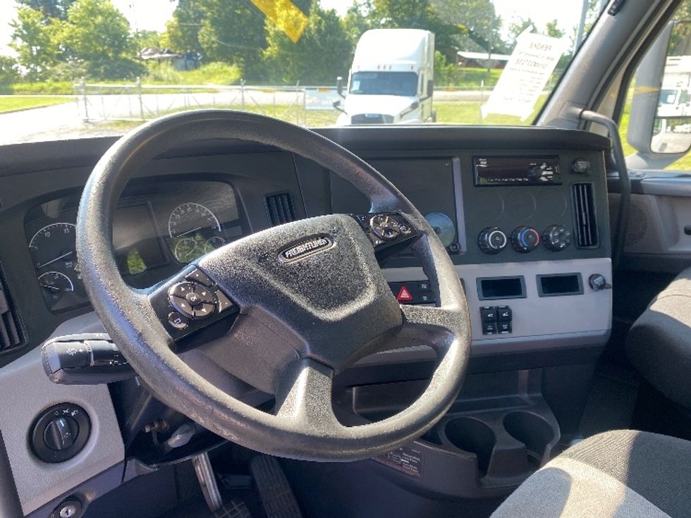 Day Cab Tractor-Heavy Duty Tractors-Freightliner-2020-T12642ST-Cleveland-TN-432,621\n\t\tmiles-$ 37,250 - Image 10