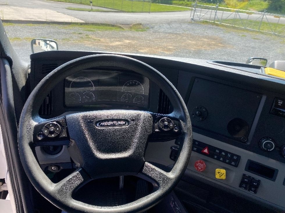 Day Cab Tractor-Heavy Duty Tractors-Freightliner-2020-T12642ST-Cleveland-TN-432,621\n\t\tmiles-$ 37,250 - Image 11