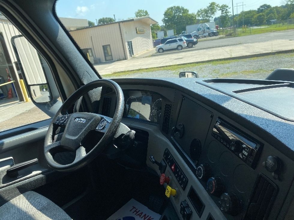 Day Cab Tractor-Heavy Duty Tractors-Freightliner-2020-T12642ST-Cleveland-TN-432,621\n\t\tmiles-$ 37,250 - Image 14