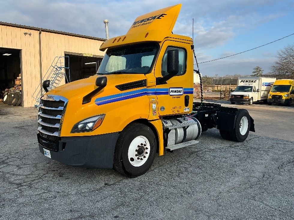 2020 Freightliner Cascadia 126" Day cab photo 3