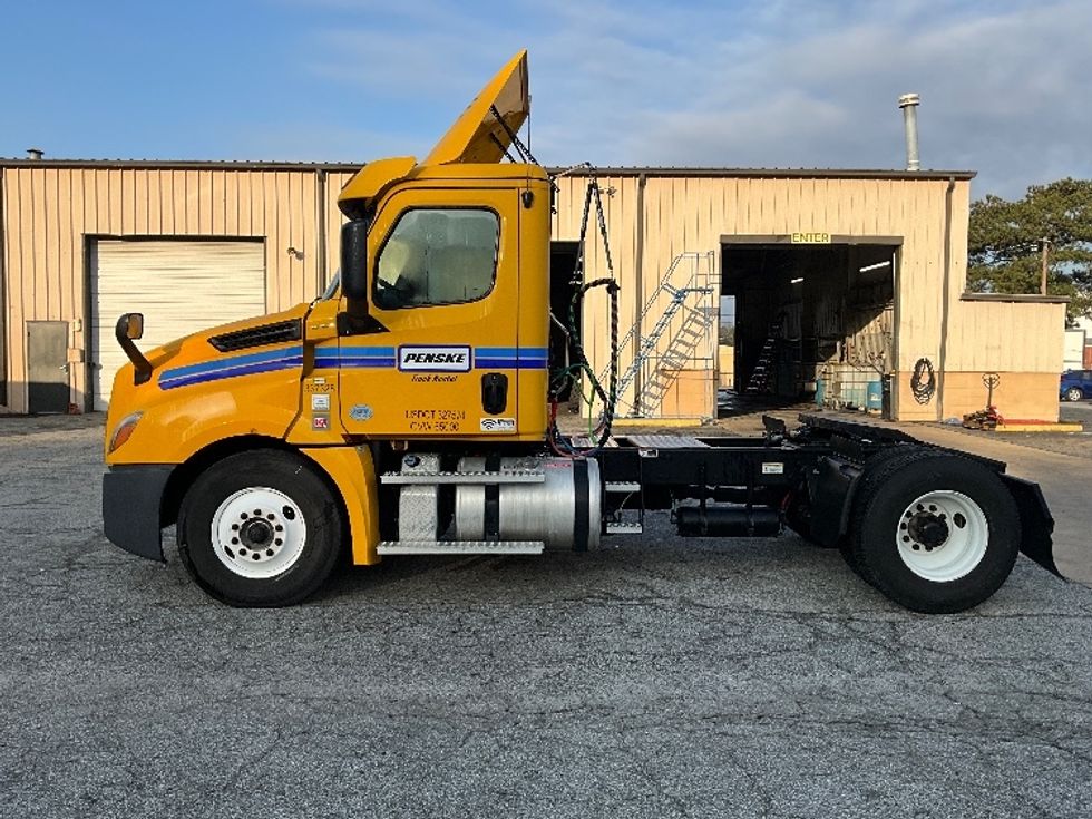 2020 Freightliner Cascadia 126" Day cab photo 4