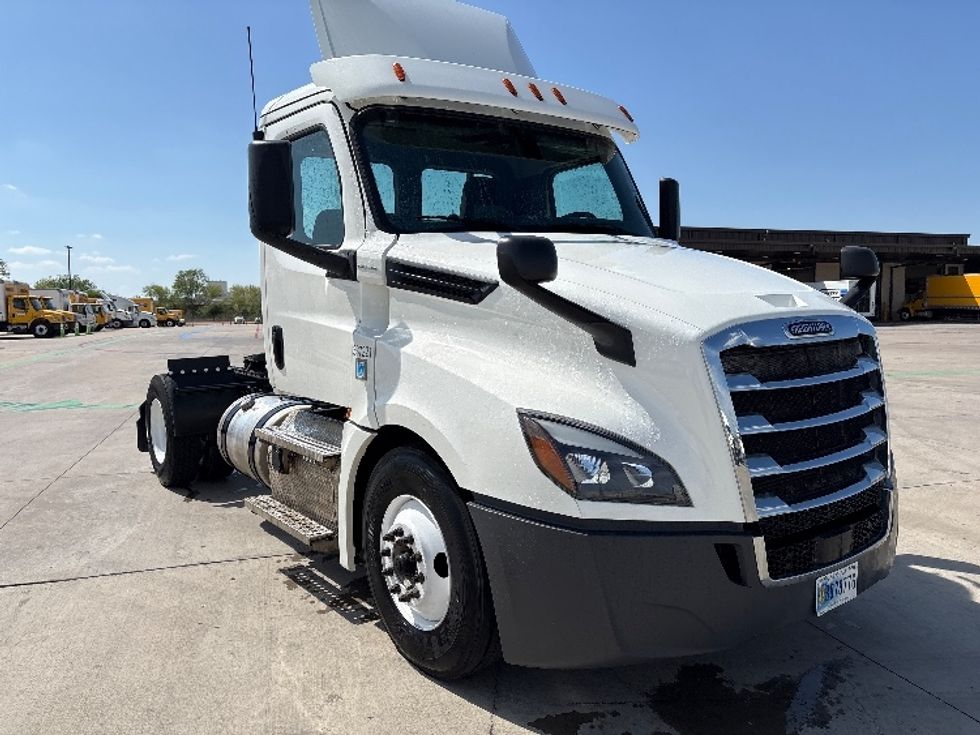Day Cab Tractor-Heavy Duty Tractors-Freightliner-2020-T12642ST-Dallas-TX-167,402\n\t\tmiles-$ 55,000 - Image 1