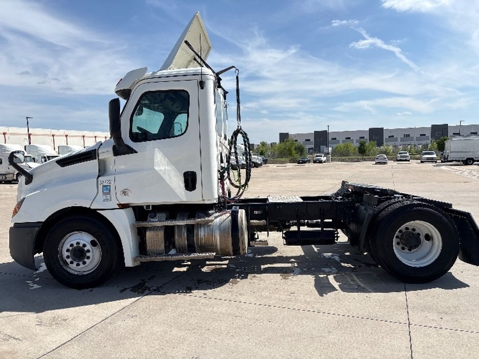 Day Cab Tractor-Heavy Duty Tractors-Freightliner-2020-T12642ST-Dallas-TX-167,402\n\t\tmiles-$ 55,000 - Image 4