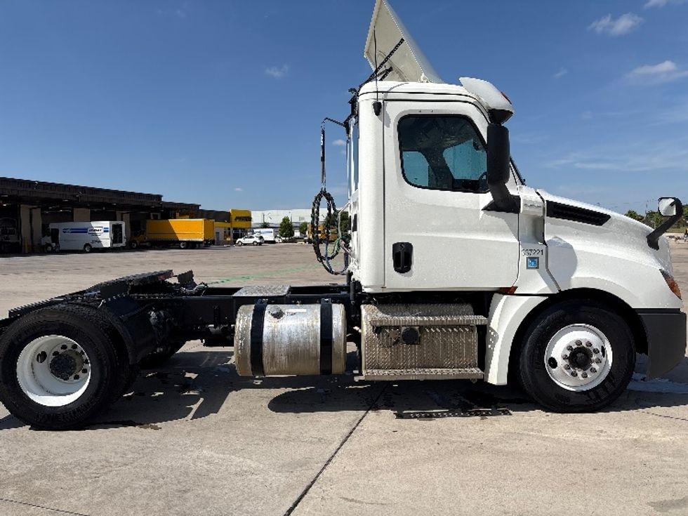 Day Cab Tractor-Heavy Duty Tractors-Freightliner-2020-T12642ST-Dallas-TX-167,402\n\t\tmiles-$ 55,000 - Image 8