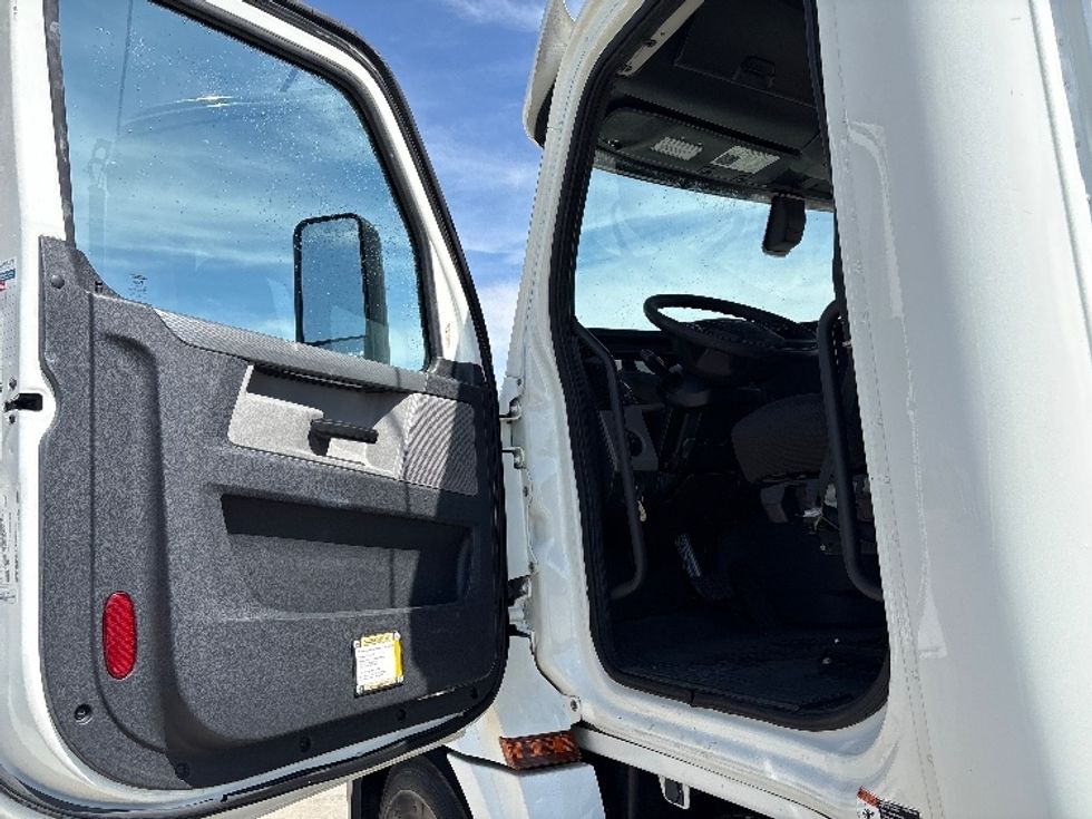 Day Cab Tractor-Heavy Duty Tractors-Freightliner-2020-T12642ST-Dallas-TX-167,402\n\t\tmiles-$ 55,000 - Image 9