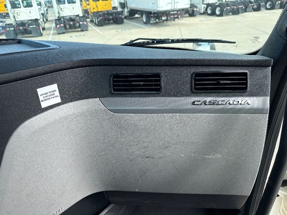 Day Cab Tractor-Heavy Duty Tractors-Freightliner-2020-T12642ST-Dallas-TX-188,744\n\t\tmiles-$ 53,750 - Image 13