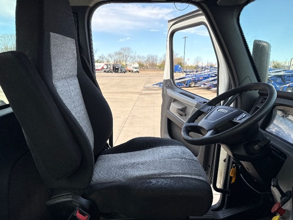 Day Cab Tractor-Heavy Duty Tractors-Freightliner-2020-T12642ST-Dallas-TX-188,744\n\t\tmiles-$ 53,750 - Image 14