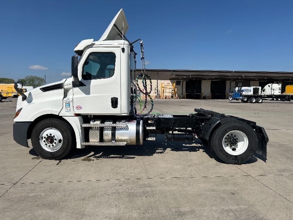 Day Cab Tractor-Heavy Duty Tractors-Freightliner-2020-T12642ST-Dallas-TX-188,744\n\t\tmiles-$ 53,750 - Image 4