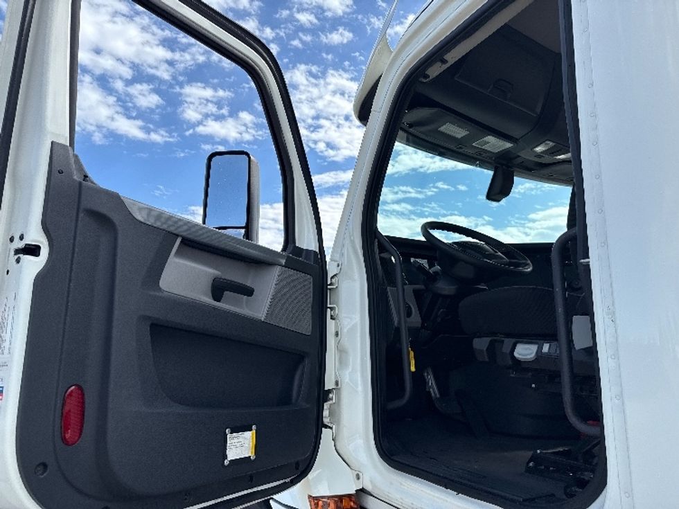 Day Cab Tractor-Heavy Duty Tractors-Freightliner-2020-T12642ST-Dallas-TX-188,744\n\t\tmiles-$ 53,750 - Image 9