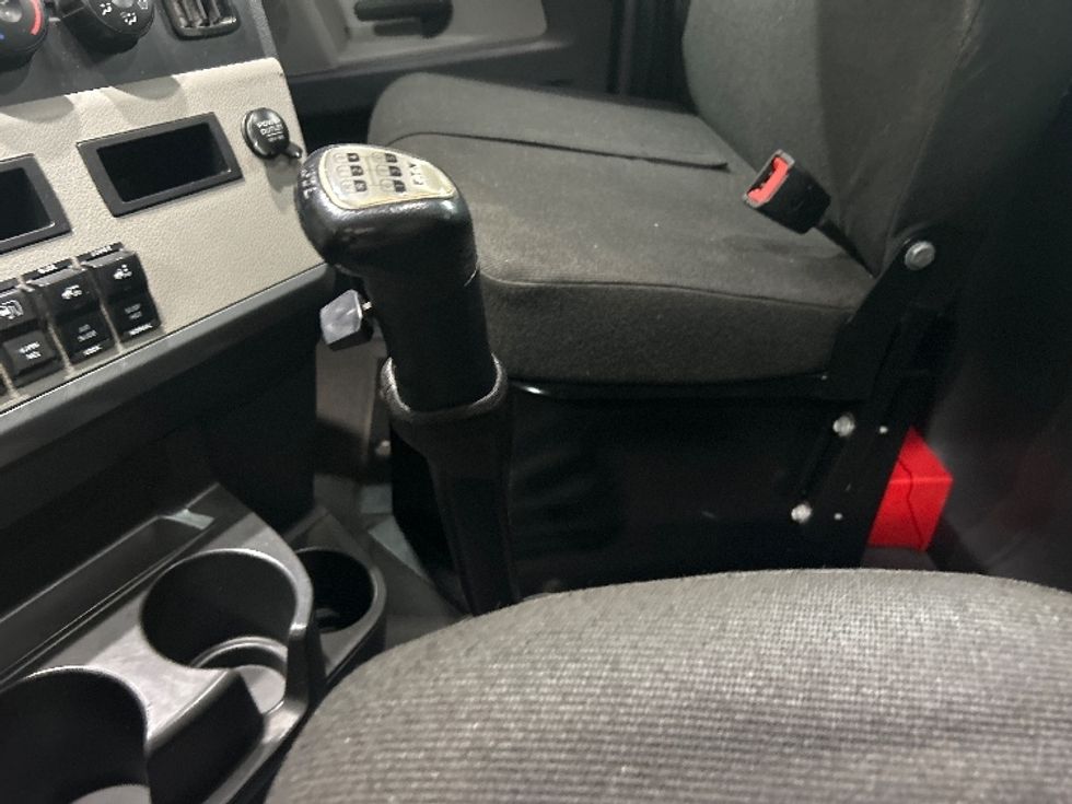 Day Cab Tractor-Heavy Duty Tractors-Freightliner-2020-T12642ST-Davenport-IA-104,536\n\t\tmiles-$ 50,500 - Image 16