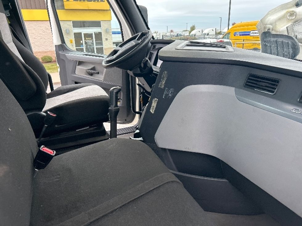 Day Cab Tractor-Heavy Duty Tractors-Freightliner-2020-T12642ST-Davenport-IA-264,072\n\t\tmiles-$ 42,000 - Image 14