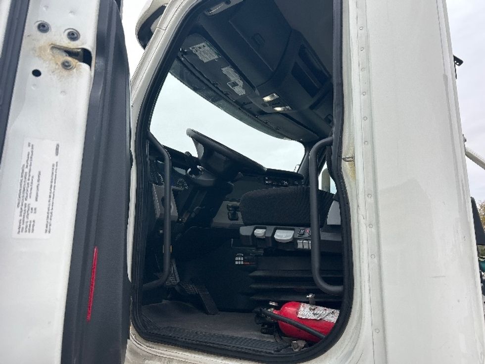 Day Cab Tractor-Heavy Duty Tractors-Freightliner-2020-T12642ST-Davenport-IA-264,072\n\t\tmiles-$ 42,000 - Image 9