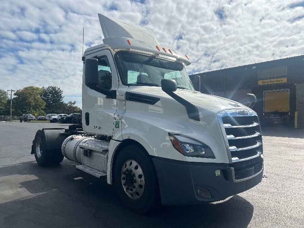 Day Cab Tractor-Heavy Duty Tractors-Freightliner-2020-T12642ST-Dayton-NJ-268,511\n\t\tmiles-$ 46,000 - Image 1