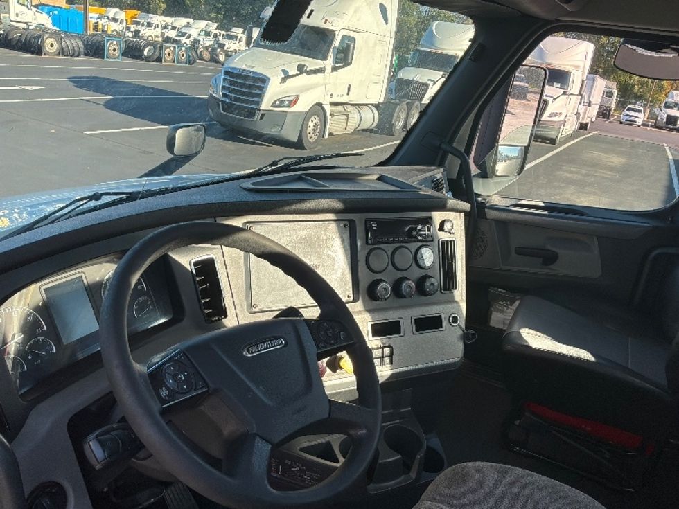 Day Cab Tractor-Heavy Duty Tractors-Freightliner-2020-T12642ST-Dayton-NJ-268,511\n\t\tmiles-$ 46,000 - Image 10