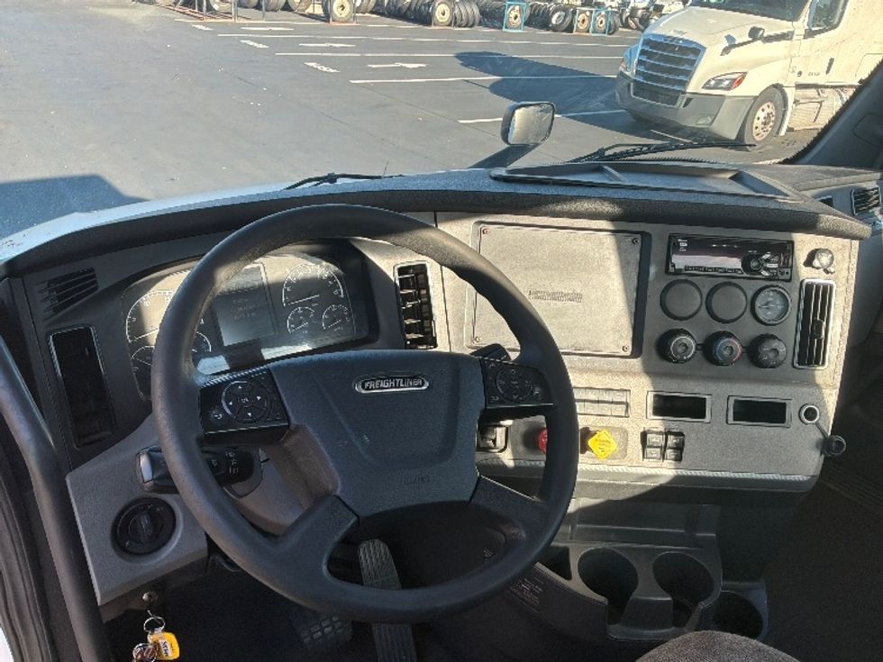 Day Cab Tractor-Heavy Duty Tractors-Freightliner-2020-T12642ST-Dayton-NJ-268,511\n\t\tmiles-$ 46,000 - Image 11