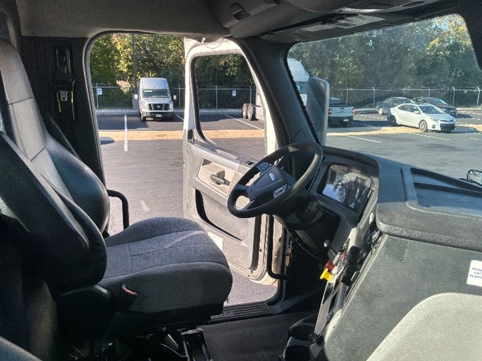 Day Cab Tractor-Heavy Duty Tractors-Freightliner-2020-T12642ST-Dayton-NJ-268,511\n\t\tmiles-$ 46,000 - Image 14