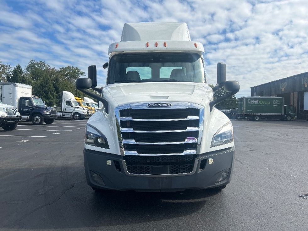 Day Cab Tractor-Heavy Duty Tractors-Freightliner-2020-T12642ST-Dayton-NJ-268,511\n\t\tmiles-$ 46,000 - Image 2