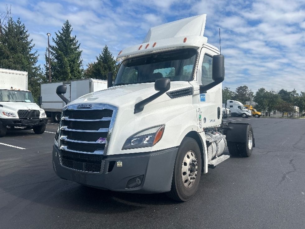 Day Cab Tractor-Heavy Duty Tractors-Freightliner-2020-T12642ST-Dayton-NJ-268,511\n\t\tmiles-$ 46,000 - Image 3