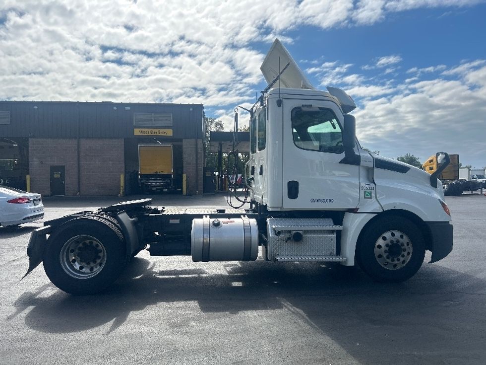 Day Cab Tractor-Heavy Duty Tractors-Freightliner-2020-T12642ST-Dayton-NJ-268,511\n\t\tmiles-$ 46,000 - Image 8