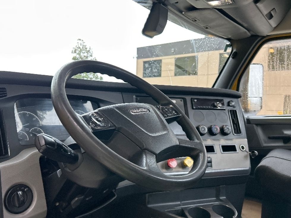 Day Cab Tractor-Heavy Duty Tractors-Freightliner-2020-T12642ST-Delta-BC-160,789\n\t\tkm-$ 54,750 - Image 10