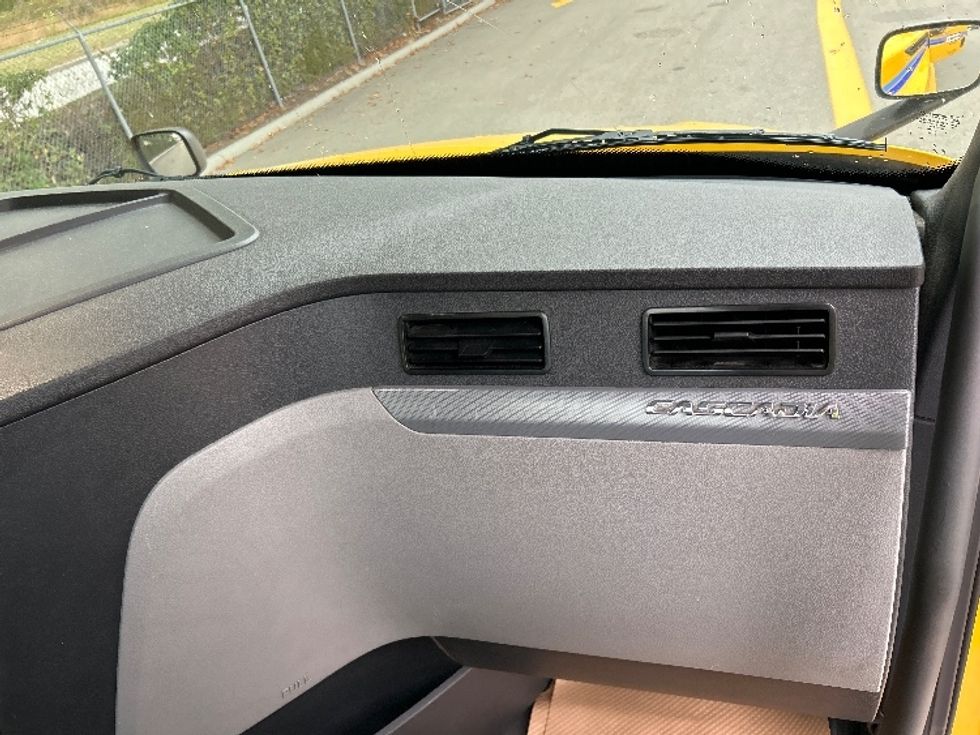 Day Cab Tractor-Heavy Duty Tractors-Freightliner-2020-T12642ST-Delta-BC-160,789\n\t\tkm-$ 54,750 - Image 13