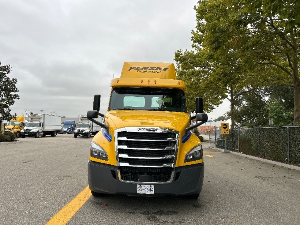 Day Cab Tractor-Heavy Duty Tractors-Freightliner-2020-T12642ST-Delta-BC-160,789\n\t\tkm-$ 54,750 - Image 2