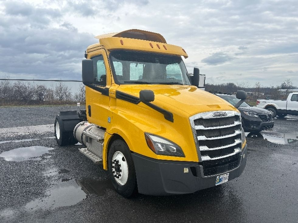 Day Cab Tractor-Heavy Duty Tractors-Freightliner-2020-T12642ST-Duncansville-PA-337,427\n\t\tmiles-$ 38,500 - Image 1