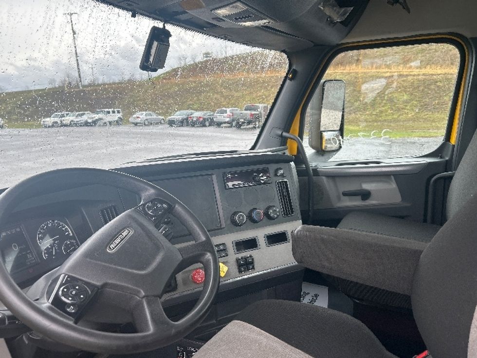 Day Cab Tractor-Heavy Duty Tractors-Freightliner-2020-T12642ST-Duncansville-PA-337,427\n\t\tmiles-$ 38,500 - Image 10