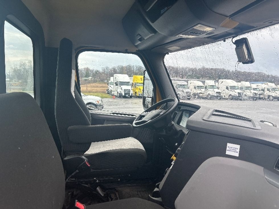 Day Cab Tractor-Heavy Duty Tractors-Freightliner-2020-T12642ST-Duncansville-PA-337,427\n\t\tmiles-$ 38,500 - Image 14