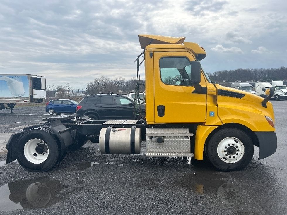 Day Cab Tractor-Heavy Duty Tractors-Freightliner-2020-T12642ST-Duncansville-PA-337,427\n\t\tmiles-$ 38,500 - Image 8