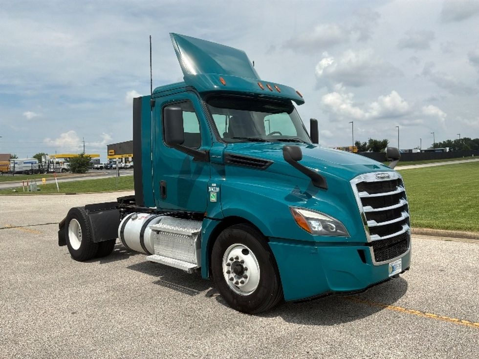 Day Cab Tractor-Heavy Duty Tractors-Freightliner-2020-T12642ST-Evansville-IN-438,479\n\t\tmiles-$ 36,750 - Image 1