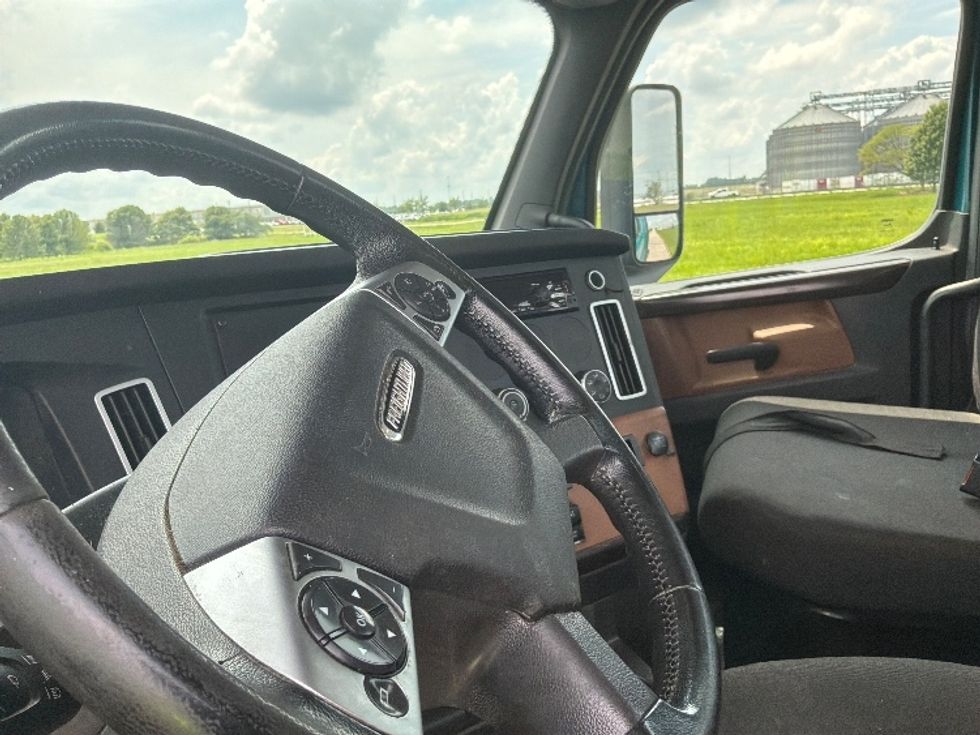 Day Cab Tractor-Heavy Duty Tractors-Freightliner-2020-T12642ST-Evansville-IN-438,479\n\t\tmiles-$ 36,750 - Image 10