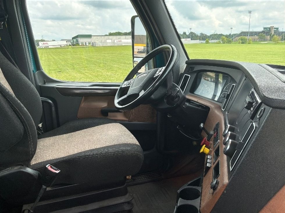 Day Cab Tractor-Heavy Duty Tractors-Freightliner-2020-T12642ST-Evansville-IN-438,479\n\t\tmiles-$ 36,750 - Image 14