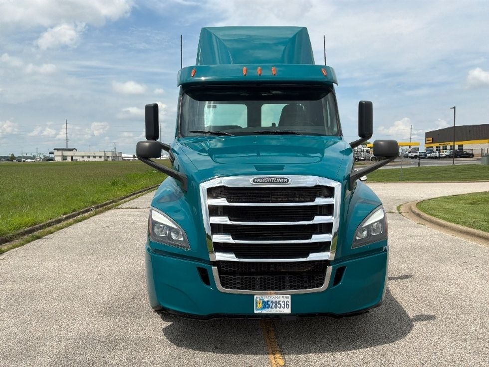 Day Cab Tractor-Heavy Duty Tractors-Freightliner-2020-T12642ST-Evansville-IN-438,479\n\t\tmiles-$ 36,750 - Image 2