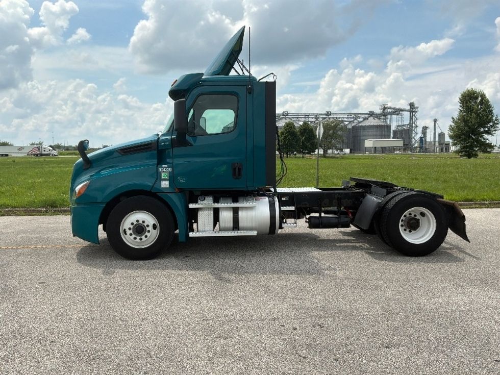 Day Cab Tractor-Heavy Duty Tractors-Freightliner-2020-T12642ST-Evansville-IN-438,479\n\t\tmiles-$ 36,750 - Image 4