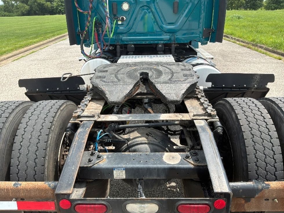 Day Cab Tractor-Heavy Duty Tractors-Freightliner-2020-T12642ST-Evansville-IN-438,479\n\t\tmiles-$ 36,750 - Image 6