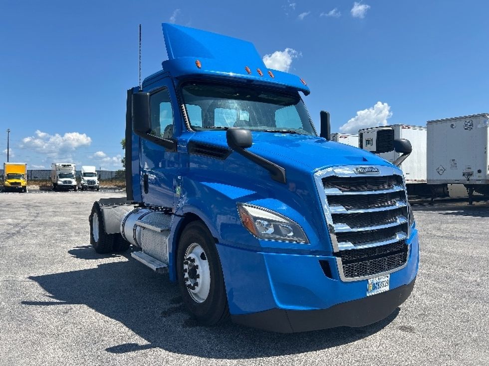Day Cab Tractor-Heavy Duty Tractors-Freightliner-2020-T12642ST-Evansville-IN-443,480\n\t\tmiles-$ 36,500 - Image 1